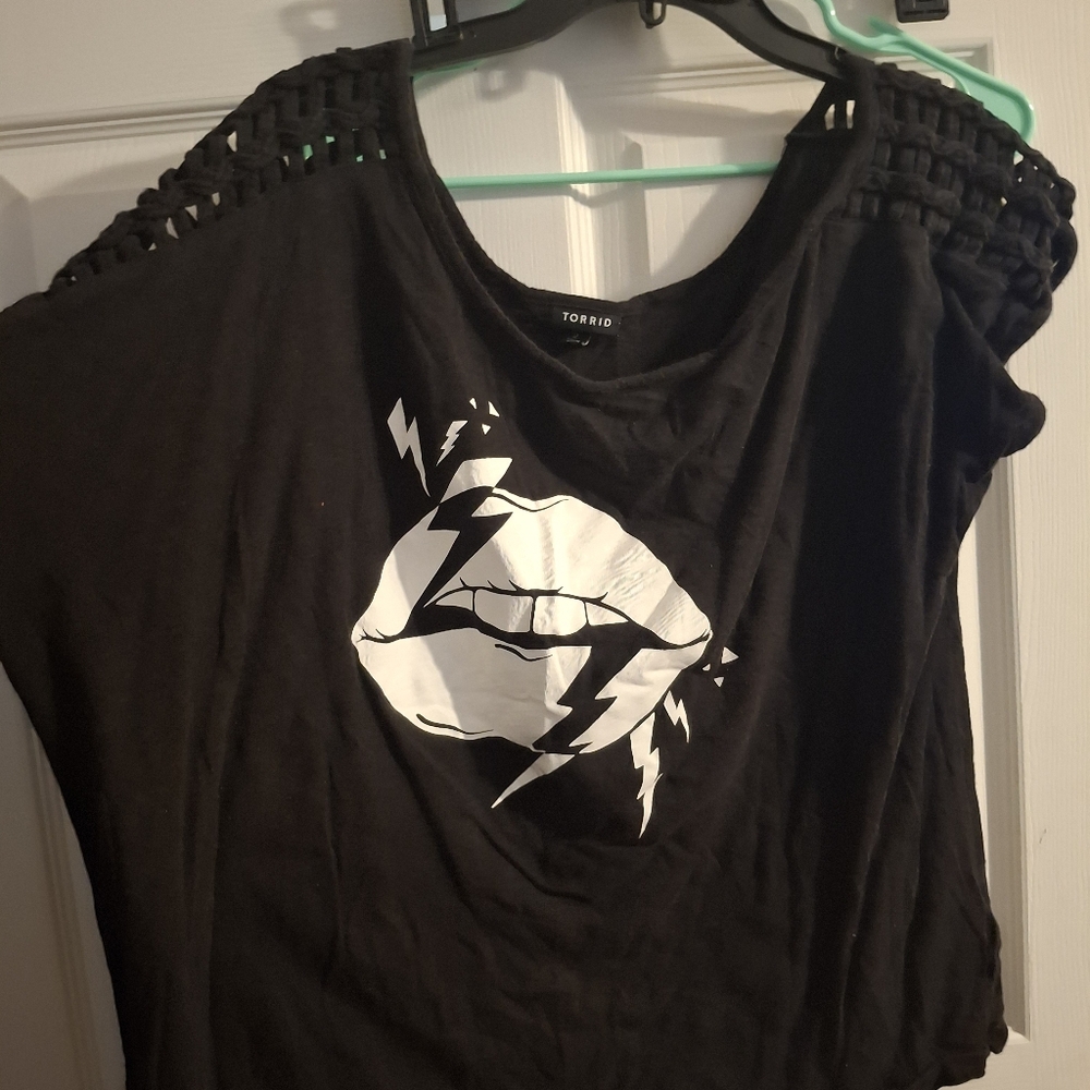 Torrid Black Short Sleeve Top with Graphic Design